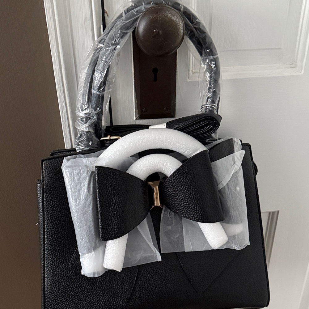 Chic Black Bow Satchel